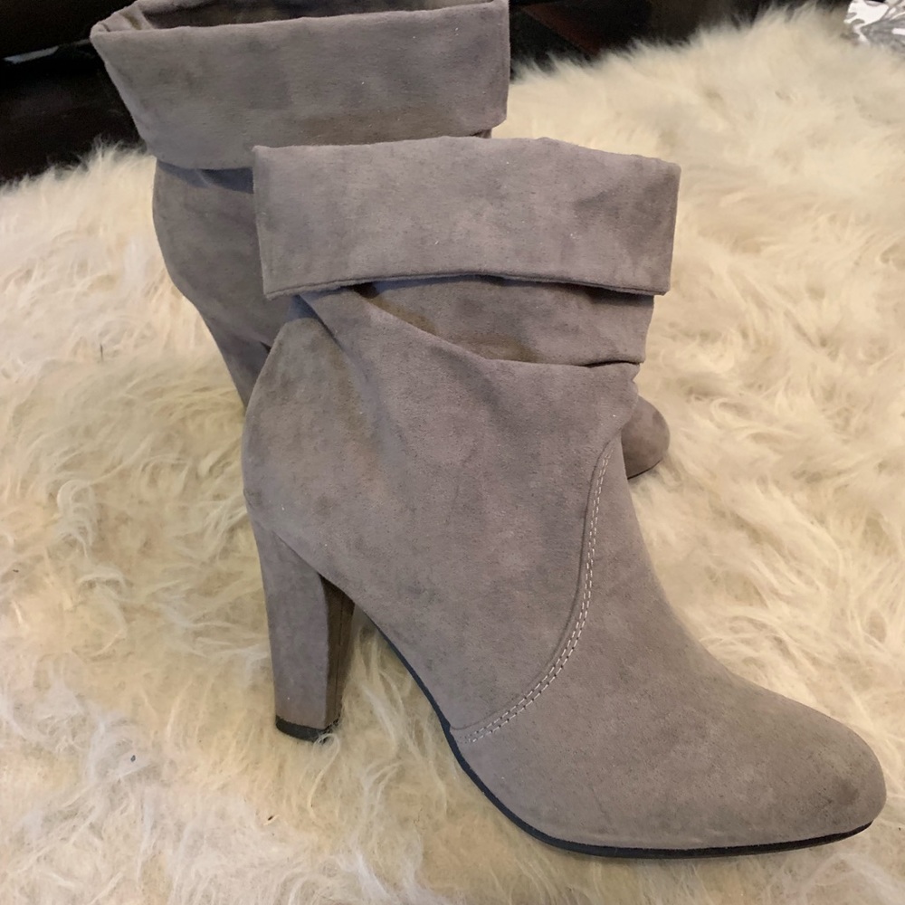BRAND NEW GREY BOOTS